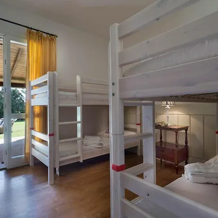 Sleeps 12 Air Con Wifi Is Morus