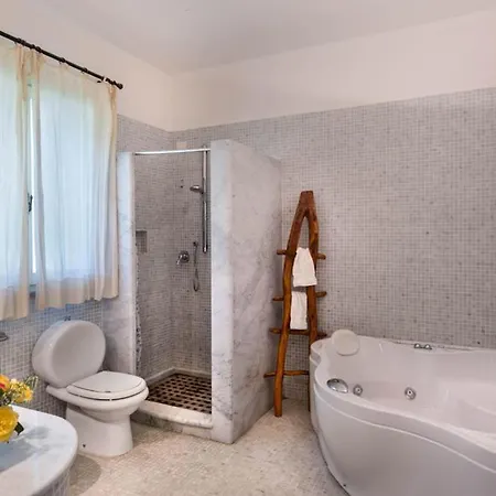Sleeps 12 Air Con Wifi וילה *